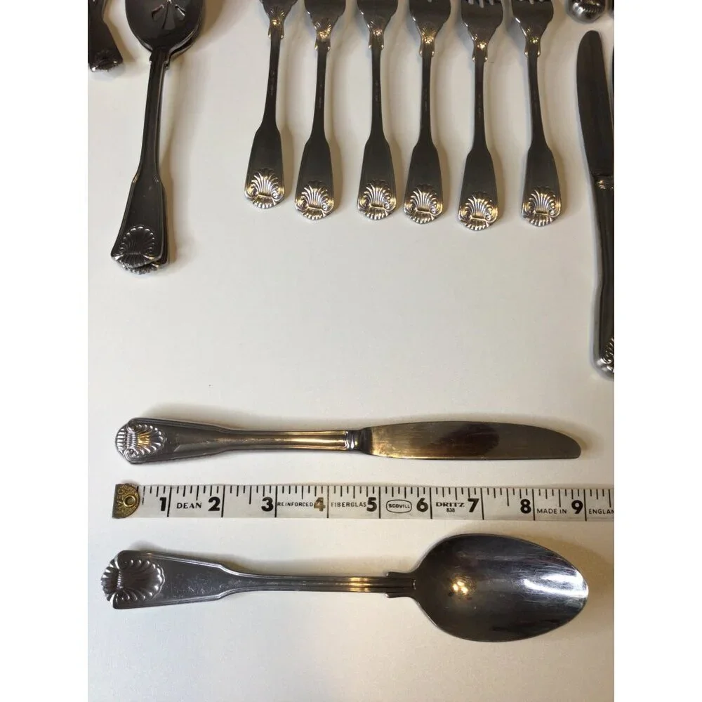 Towle 18/8 Stainless Flatware Forks Spoons Knives Serving 35 pieces Shell
